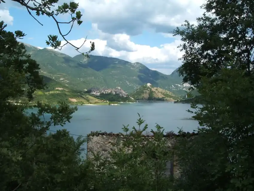 Castel Di Tora