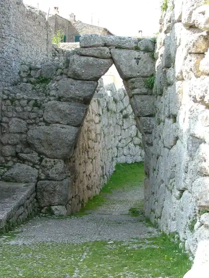 The pointed arch at Civitavecchia, Arpino